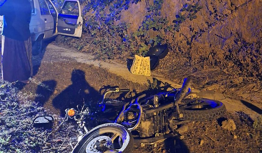 Sakarya'da Otomobil ile Motosiklet Çarpıştı