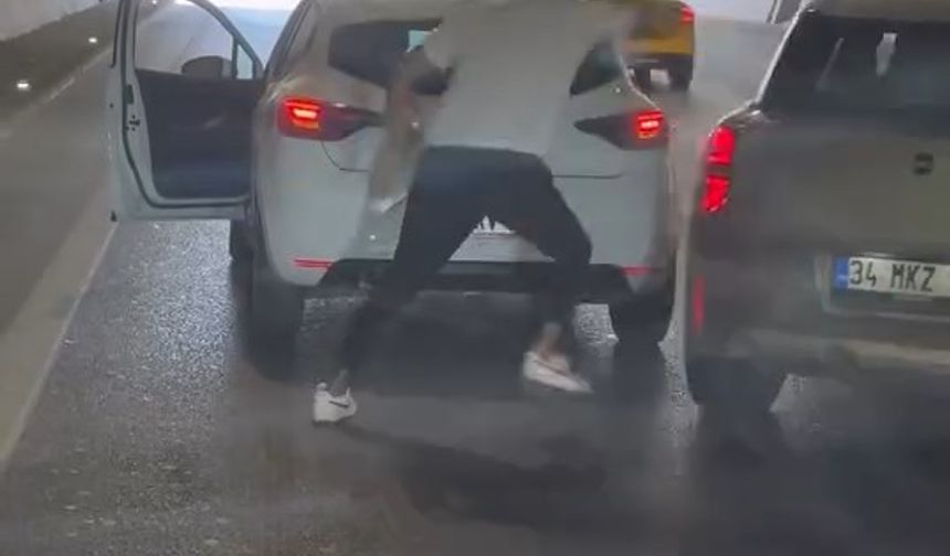 Ümraniye'de yol verme kavgası