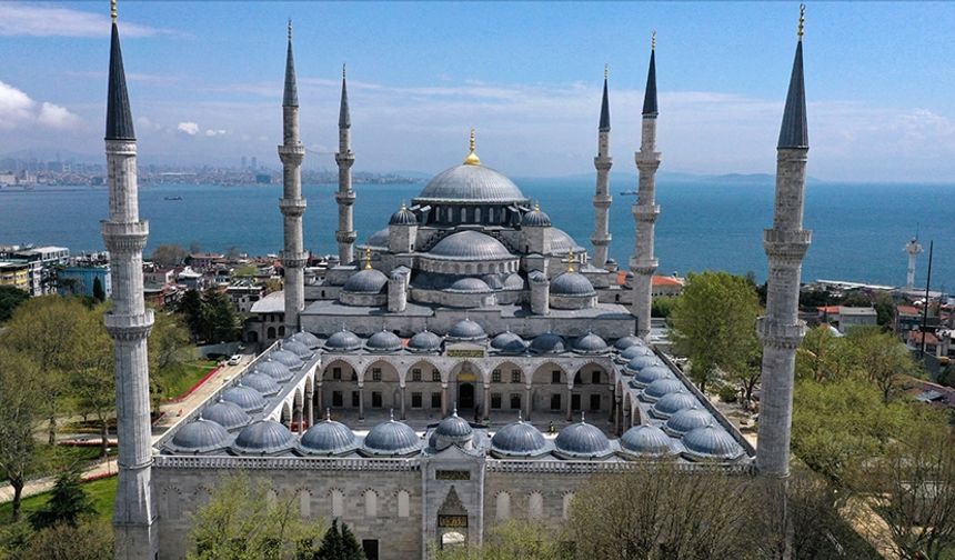 Miraç Kandili Nedir? Miraç Kandili’nde Neler Yapılır, Hangi Dualar Okunur?