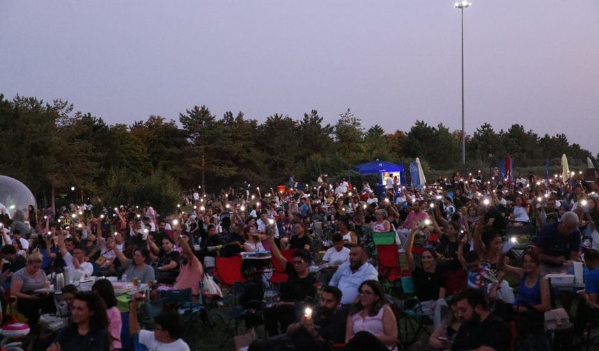 Çankaya'da yıldızlar altında sinema keyfi