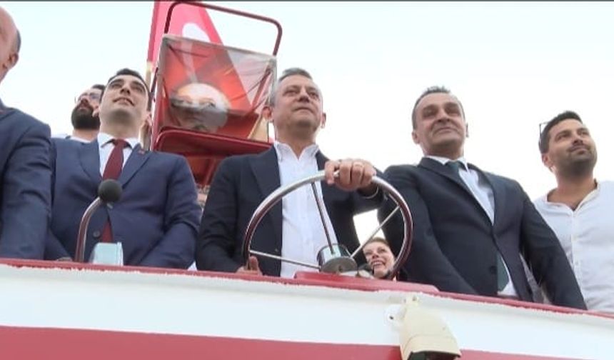 Teknede kaptan Özgür Özel oldu