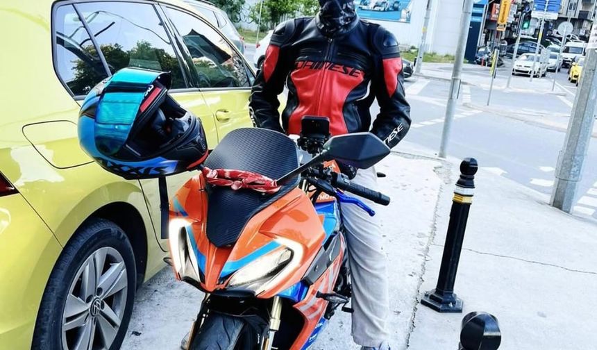 Aracın sıkıştırdığı motosiklet sürücüsü yaşamını yitirdi