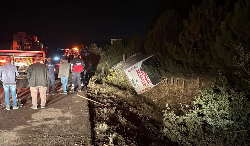 Afyonkarahisar'da feci midibüs kazası!