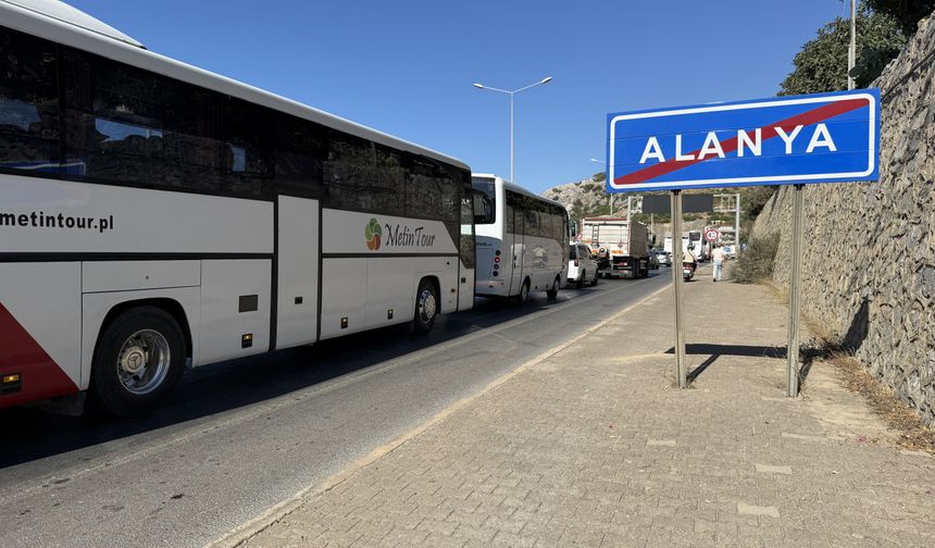 Antalya'da tünelde zincirleme kaza