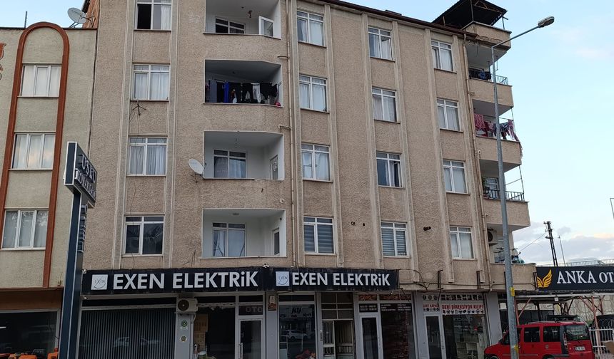 Apartmandan düşen Ayea, yaralandı