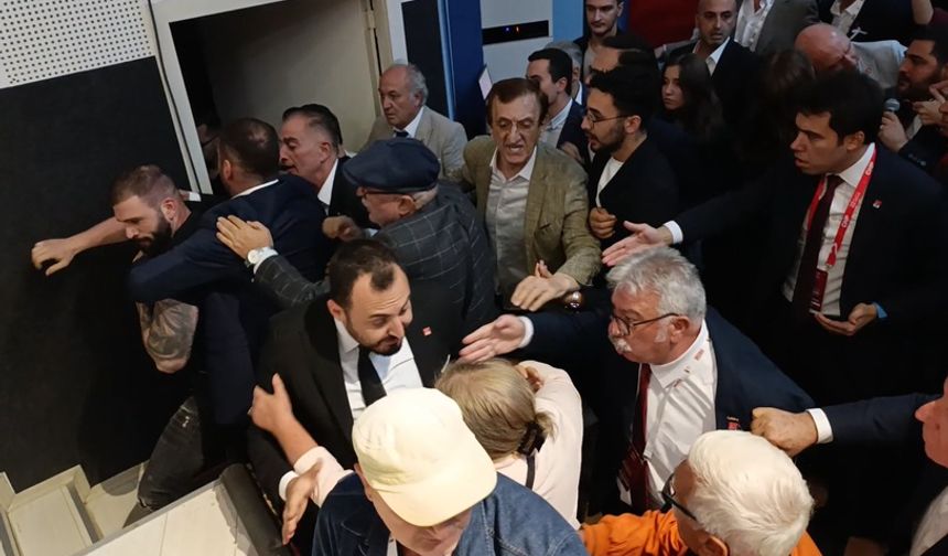 Kocaeli'de CHP İlçe Kongresi Karıştı