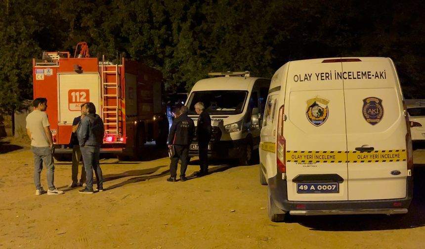 Muş'ta iki katlı ev alev alev yandı