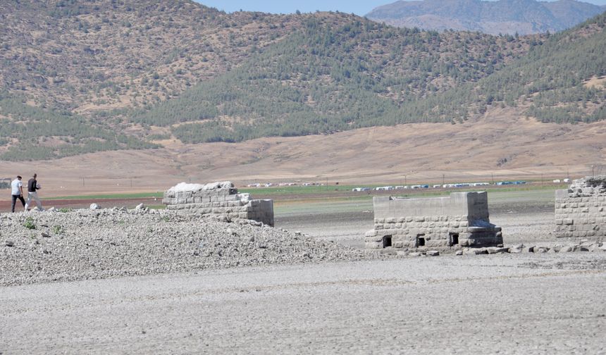 Tahtaköprü Barajı'nda sular çekilmesiyle tarihi demiryolu gün yüzüne çıktı