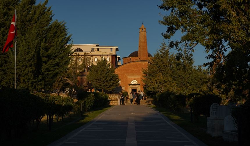 Tillo’da asırlık mucize: Güneşin ışıkları 261 yıldır aynı noktaya doğuyor