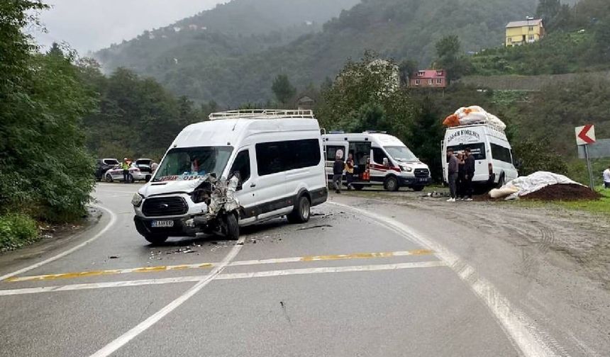 Tirebolu'da yaşanan kazada 10 işçi yaralandı