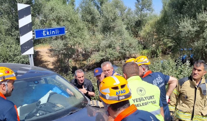 Tokat'ta Otomobil Köprü Bariyerine Çarptı