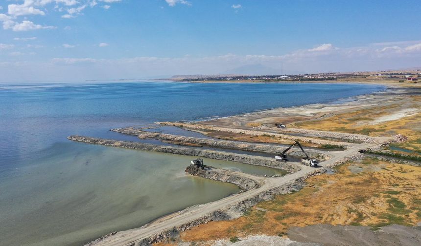 Van Gölü'nde Dip Temizliği