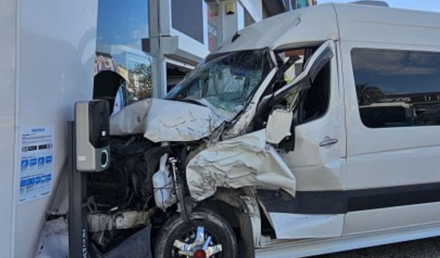 2 yılda İş yerine 9 araç çarptı!