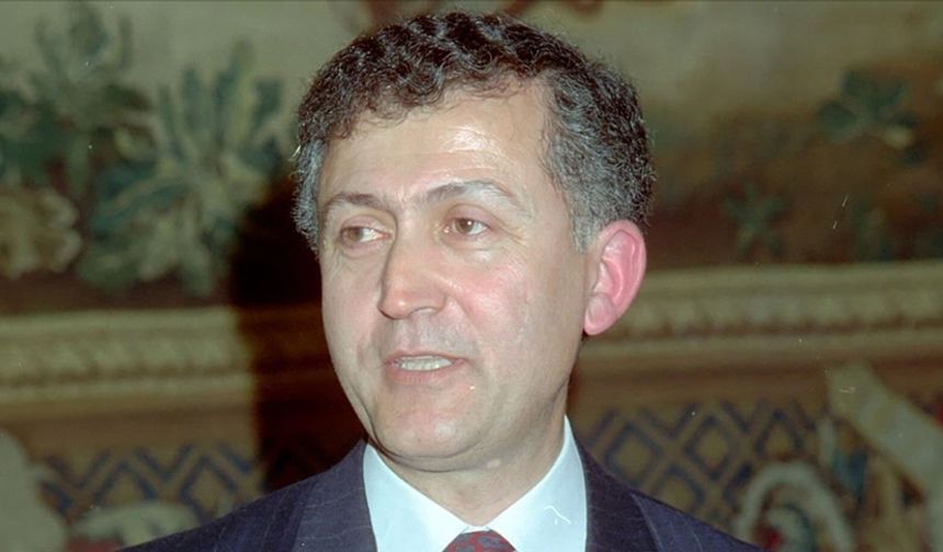 Cumhuriyet’in Kalem Savaşçısı: Ahmet Taner Kışlalı