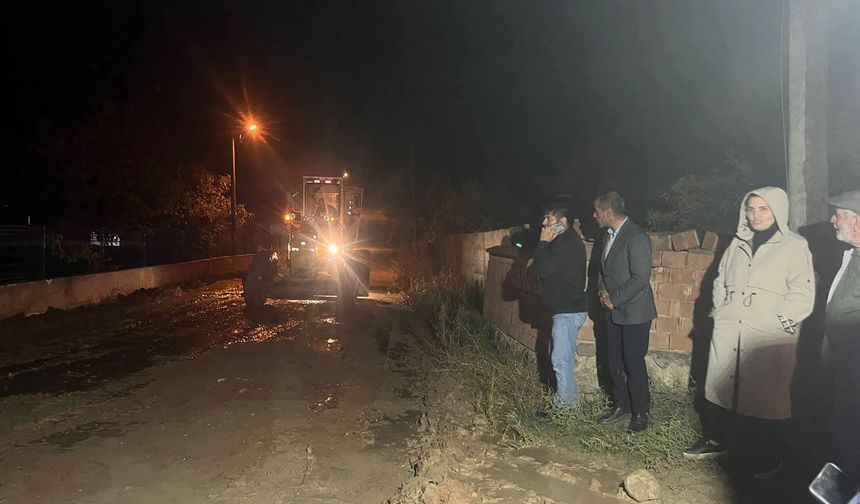 Bahşılı'da sağanak yağış sele neden oldu