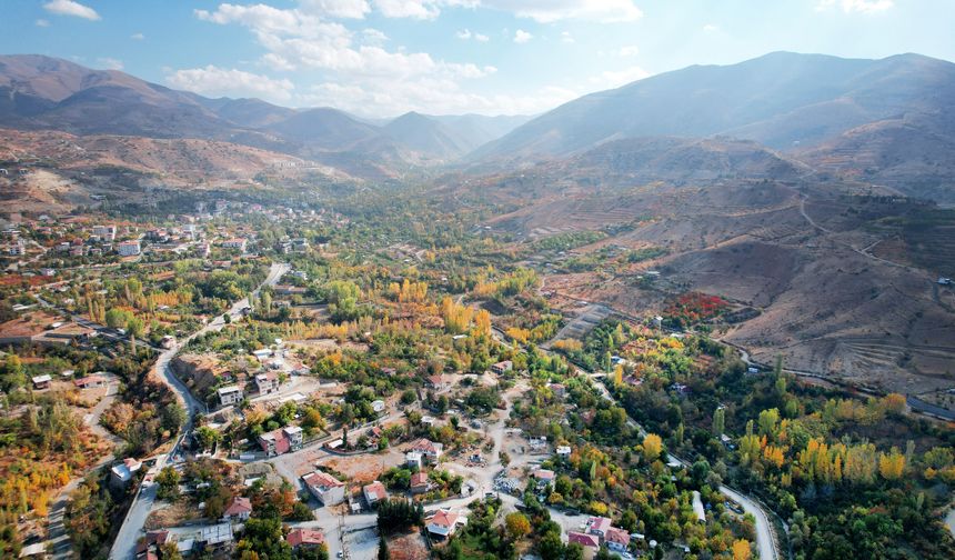 Yeşilyurt'a sonbahar renklerine hakim oldu