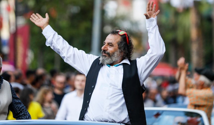 Altın Portakal'da geleneksel kortej düzenlendi