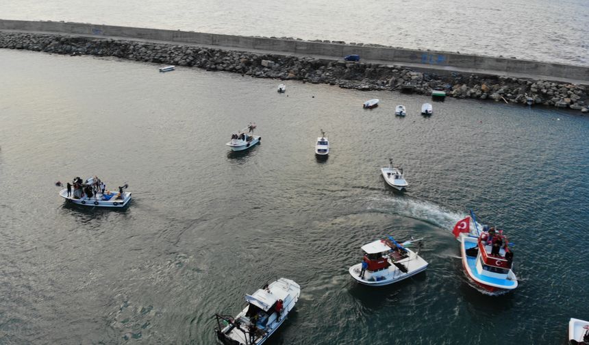 Denizde İsrail'i protesto ettiler