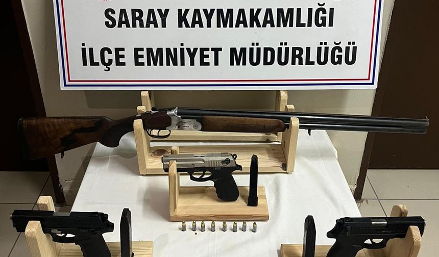 Evlerine kurdukları sistemle uyuşturucu üreten şüpheliler yakalandı