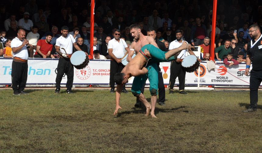 Feyzullah Aktürk, Dünya Karakucak Güreş Şampiyonu oldu