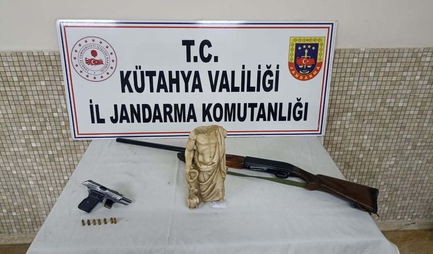 Kütahya'da Sağlık Tanrısı Asklepios Heykeli Ele Geçirildi