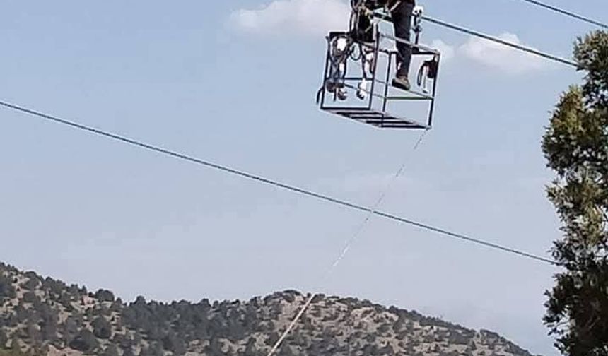Malatya'da elektrik direğinden düşen işçi