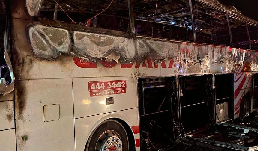 Osmaniye'de Yolcu Otobüsü Alev Alev