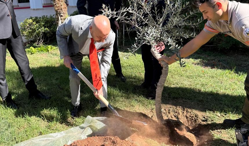 OYAK Yönetim Kurulu Başkanı, KKTC Başbakanı'nı ziyaret etti