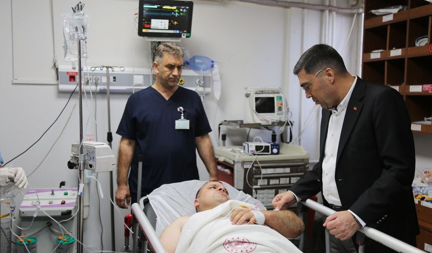 Polis memuru, kolundan bıçaklandı