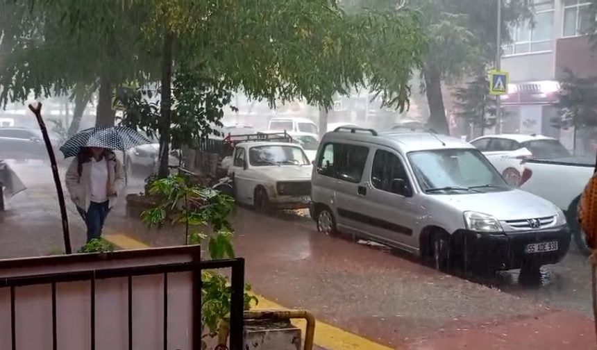 Samsun'da sokaklar göle döndü
