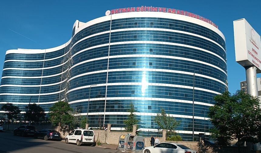 Tenis oynarken omzu çıkan hasta sağlığına kavuştu