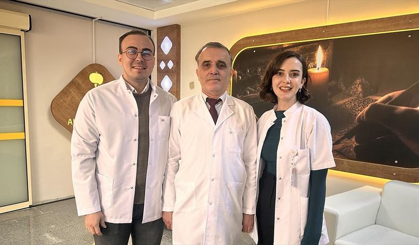 Doktor baba, kızı ve damadı aynı hastanede çalışıyor