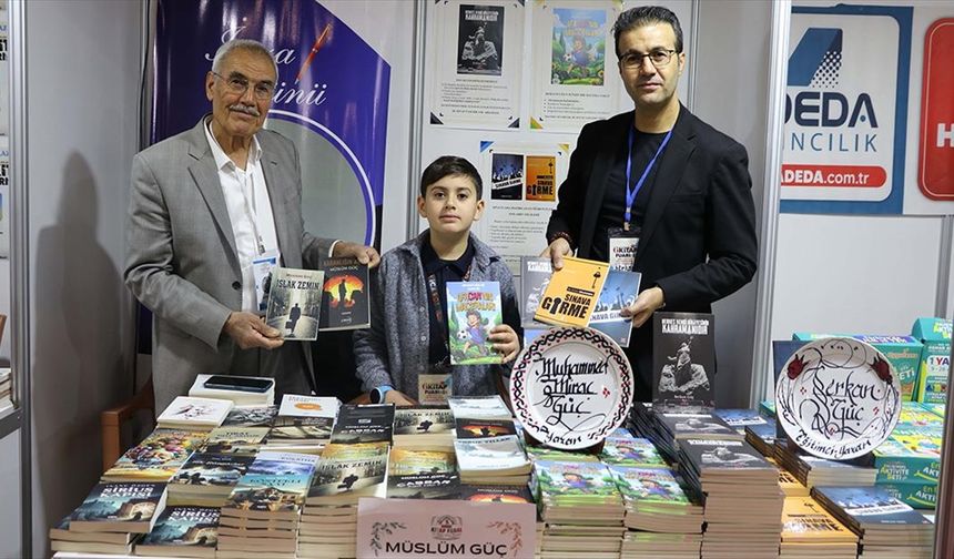 Elazığlı Üç Kuşak Yazar Aynı Stantta