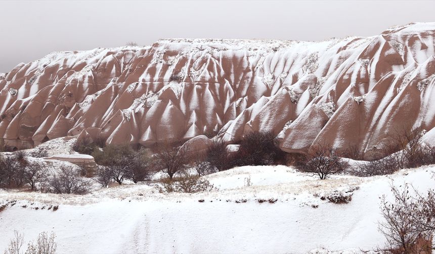 Kapadokya'da yılın ilk karı yağdı