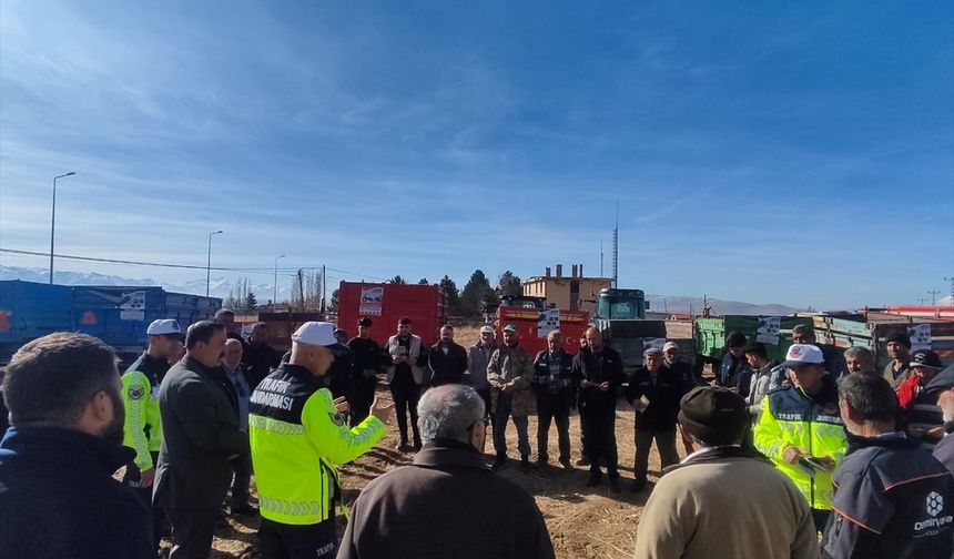 Kayseri'de traktör sürücülerine reflektör