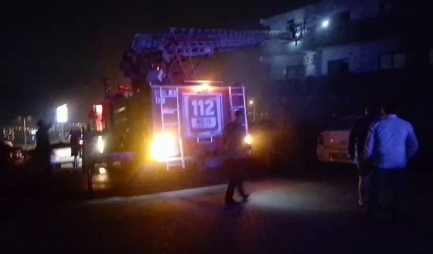 Belen'de oto gleri yandı, iki kişi hayatını kaybetti