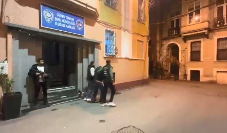 Beyoğlu'nda Yere Düşen Telefonu Alıp Kaçtı