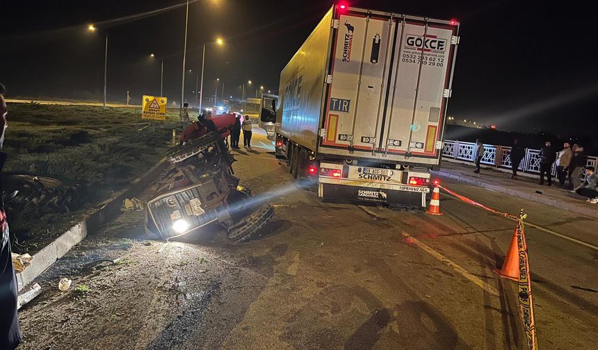 Çanakkale'de TIR ile traktör çarpıştığı kazada yaşlı çift hayatını kaybetti