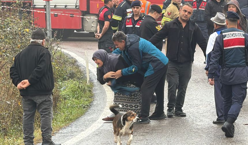Dereye devrilen otomobildeki çift boğuldu