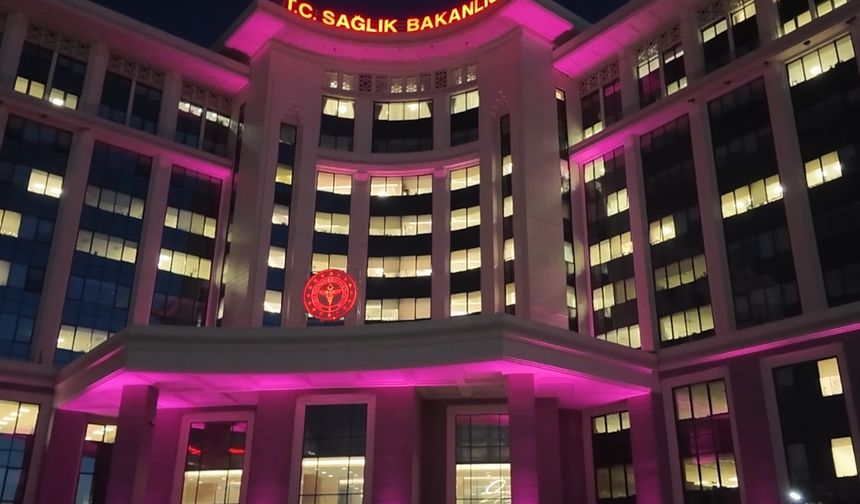 Dünya Prematüre Günü'nde Atakule mora boyandı