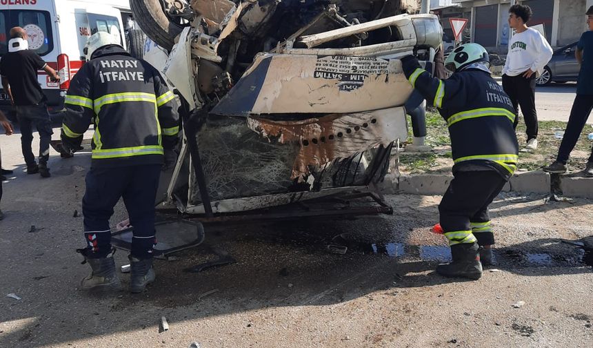 Hatay'da zincirleme kazaya 4 araç karıştı