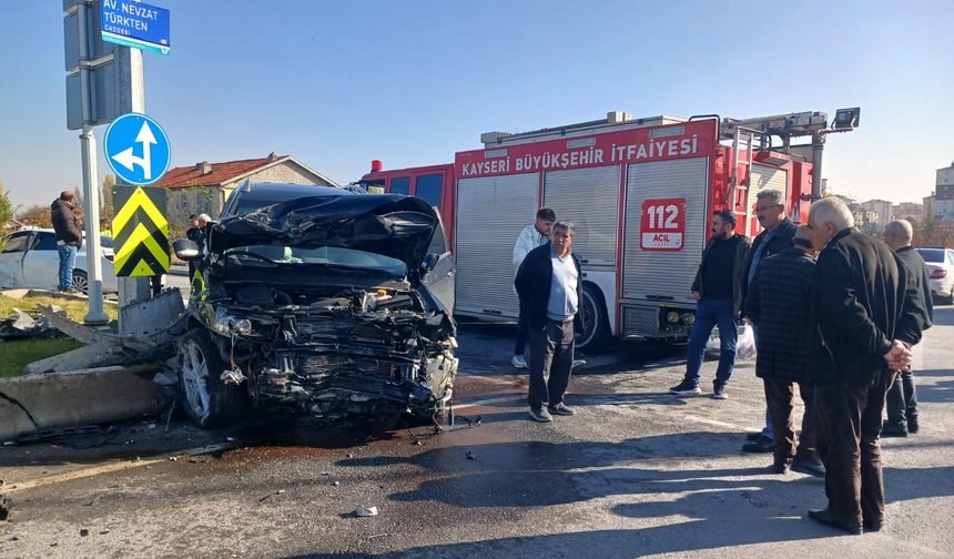 Kayseri'de otomobillerin çarpışması sonucu 5 kişi yaralandı