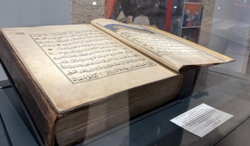 Kırşehir'de Aşık Paşa yazma eserler sergisi ziyafretçilerle buluştu