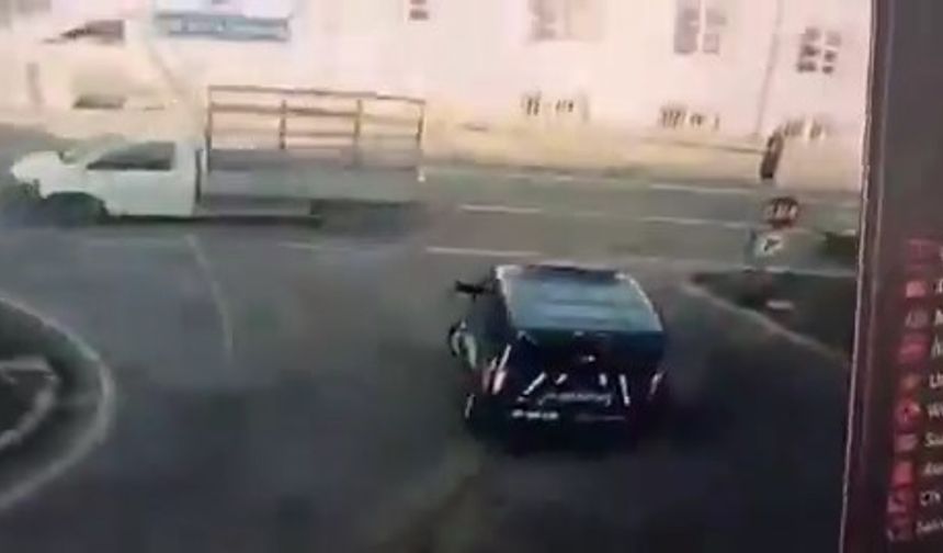 Makam aracı jandarma minibüsüne çarptı