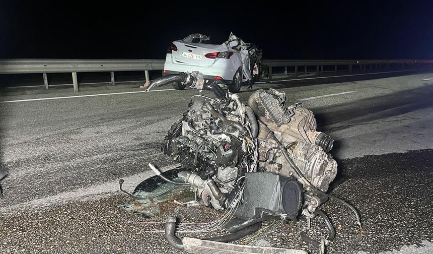 Manisa'da otomobil kamyona arkadan çarptı