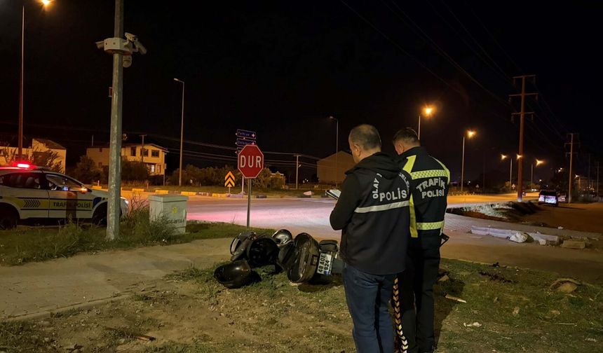 Motosikletiyle refüje çarpan öğrenci hayatını kaybetti