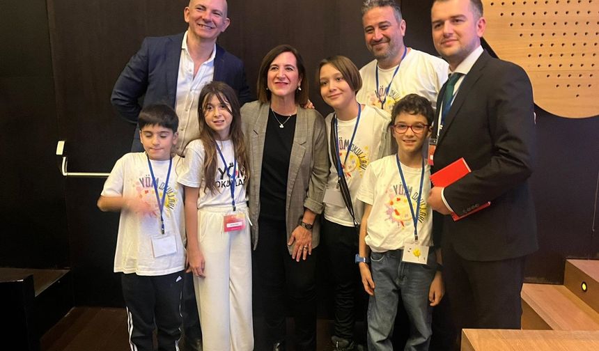 Öğrenciler İspanya'dan ödülle döndü