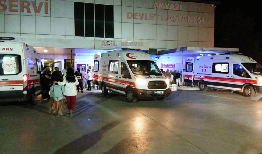 Sakarya'da ticari araçlar çarpıştı