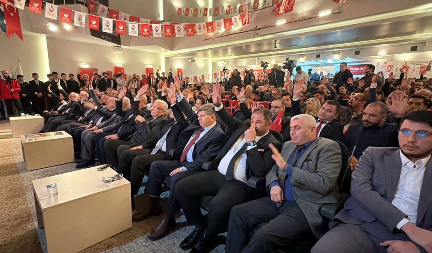 "Selahattin Demirtaş barış güvercini gibi sunuluyor"