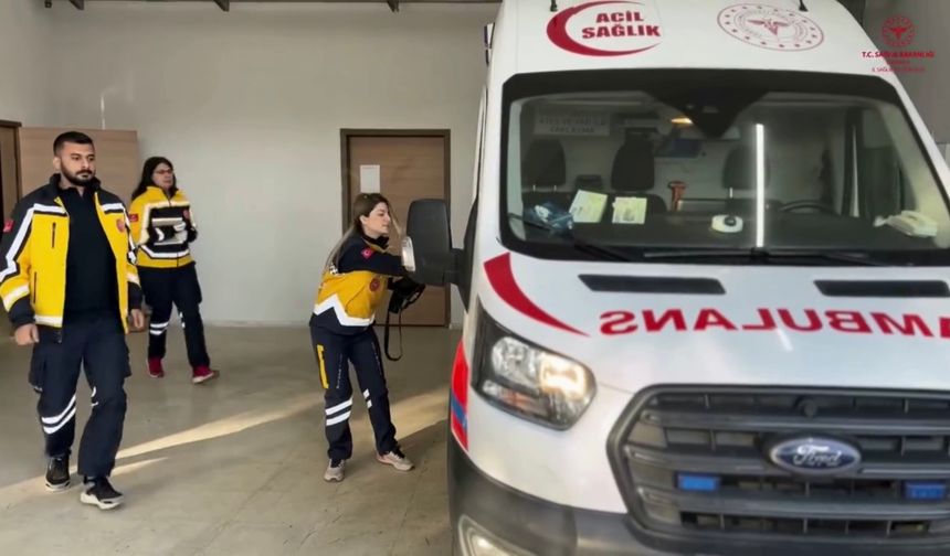 Telefonda adım adım Heimlich manevrasını anlattı